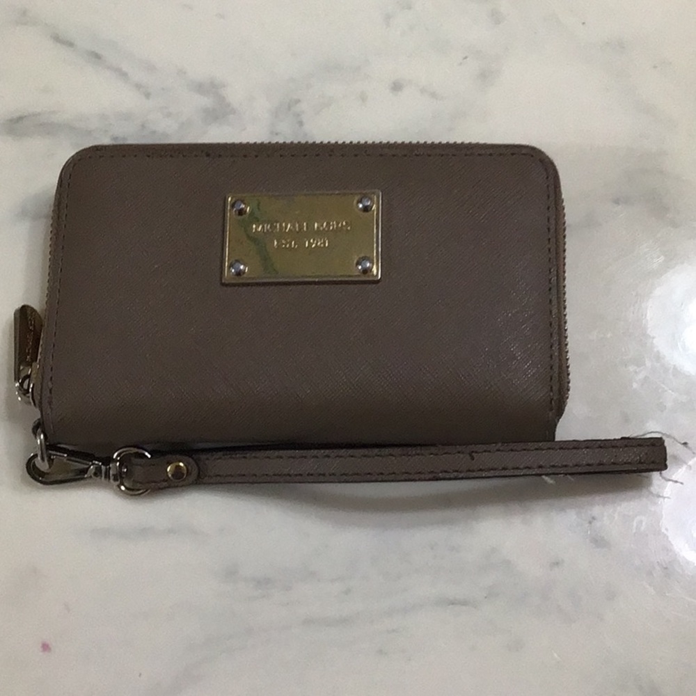 Michael kors wristlet